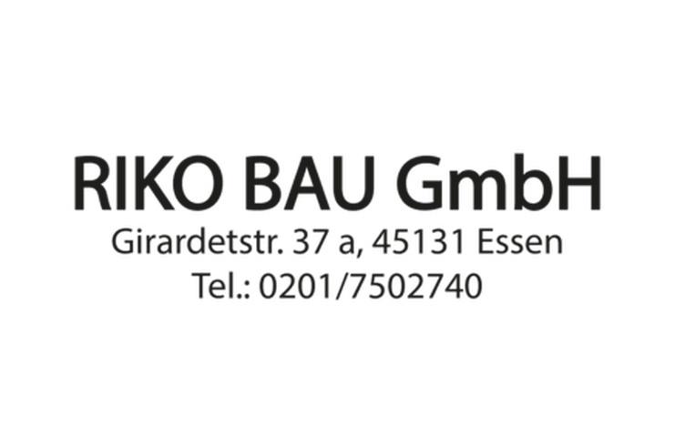 Logo der RIKO BAU GmbH mit Adresse und Telefonnummer auf weißem Hintergrund.